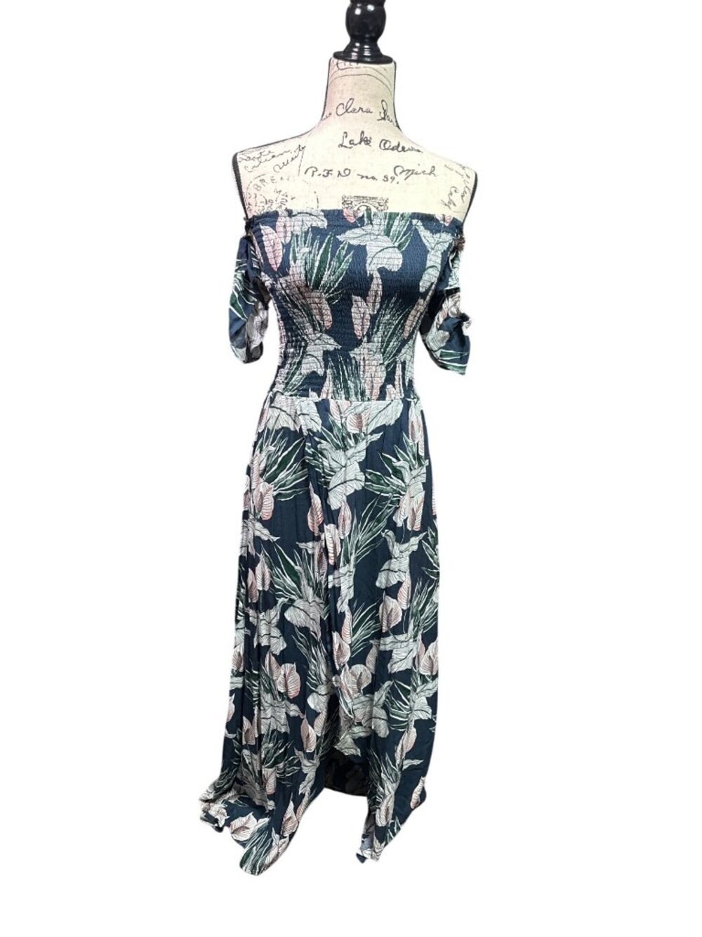 On The Road Womens Off-Shoulder Smocked Maxi Dress With Tropical Floral Print Si